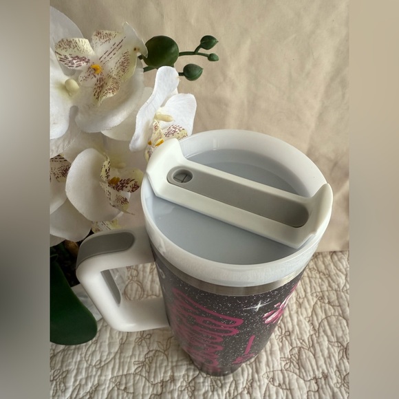 Only 1 LEFT NIB Hello Kitty 40oz Stainless Steel Tumbler with Lid & Straw - Picture 4 of 7